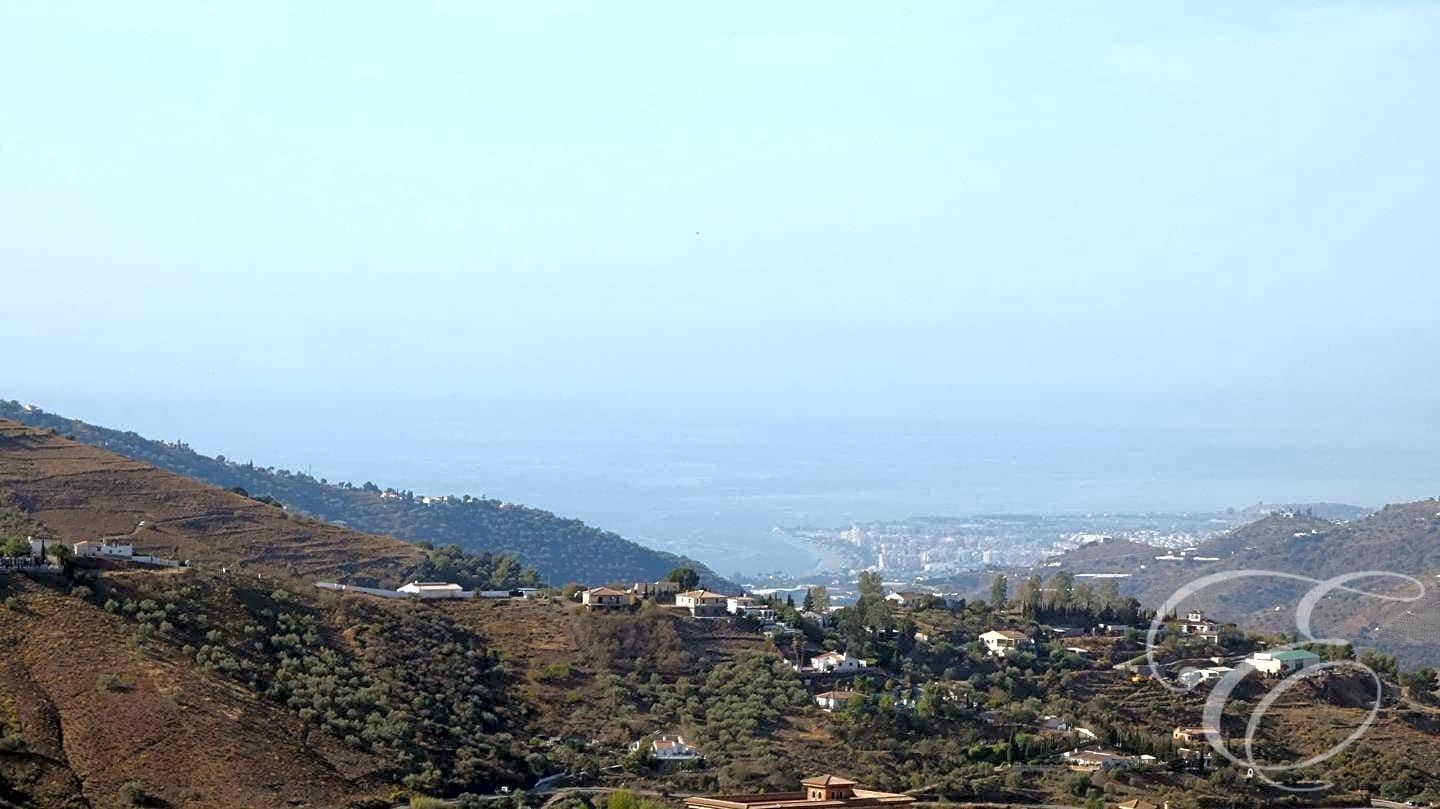 5 soveværelse Villa til salg i Competa med garage - € 148.500 (Ref: 7225273)