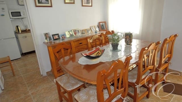 5 soveværelse Villa til salg i Cómpeta med garage - € 148.500 (Ref: 7225273)