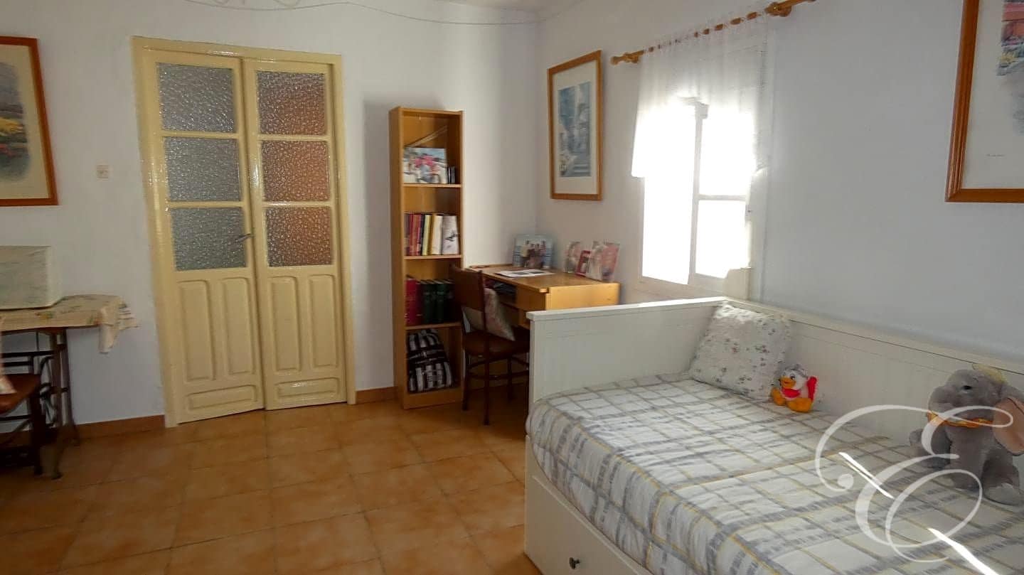 5 soveværelse Villa til salg i Competa med garage - € 148.500 (Ref: 7225273)