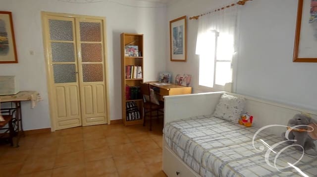 5 soveværelse Villa til salg i Cómpeta med garage - € 148.500 (Ref: 7225273)