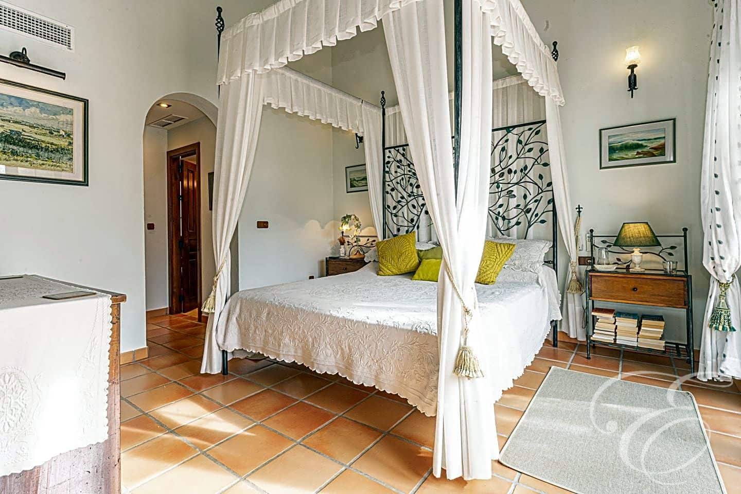 4 bedroom Villa for sale in Villanueva de la Concepcion with pool garage - € 1,690,000 (Ref: 7260201)