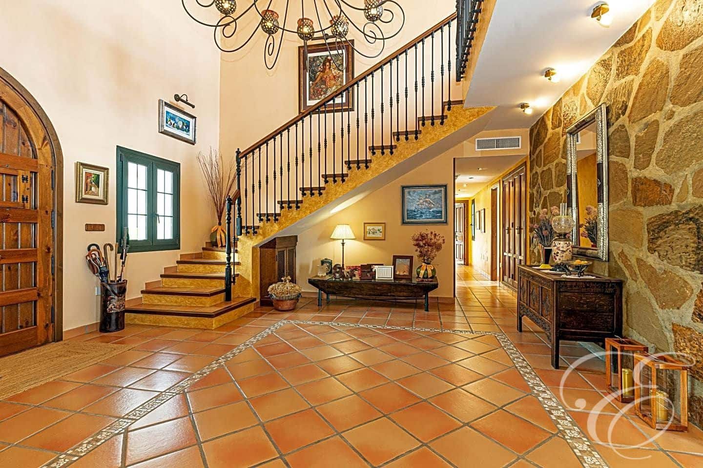 4 bedroom Villa for sale in Villanueva de la Concepcion with pool garage - € 1,690,000 (Ref: 7260201)