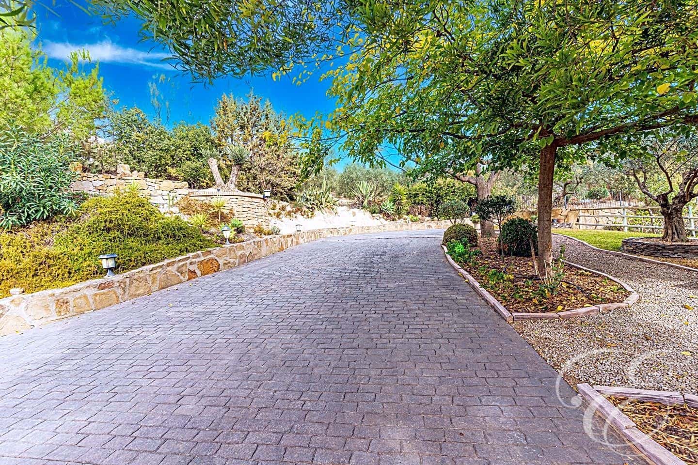 4 bedroom Villa for sale in Villanueva de la Concepcion with pool garage - € 1,690,000 (Ref: 7260201)