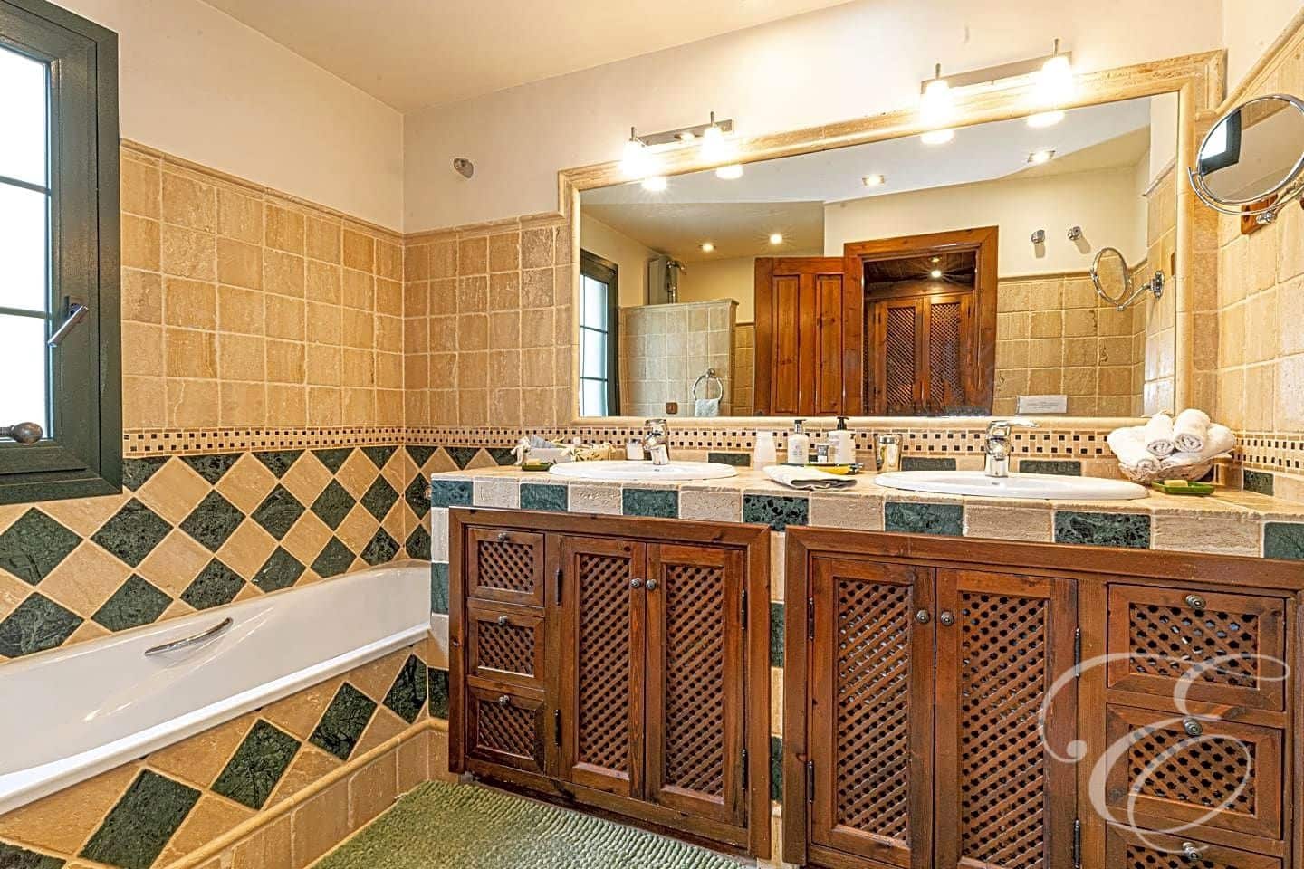 4 bedroom Villa for sale in Villanueva de la Concepcion with pool garage - € 1,690,000 (Ref: 7260201)