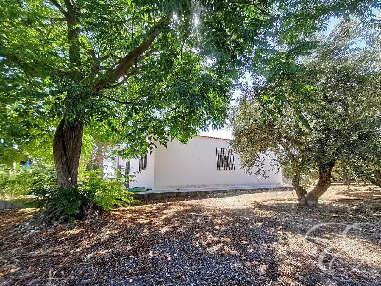 5 bedroom Finca/Country House for sale in Moraleda de Zafayona with pool - € 268,000 (Ref: 7371214)