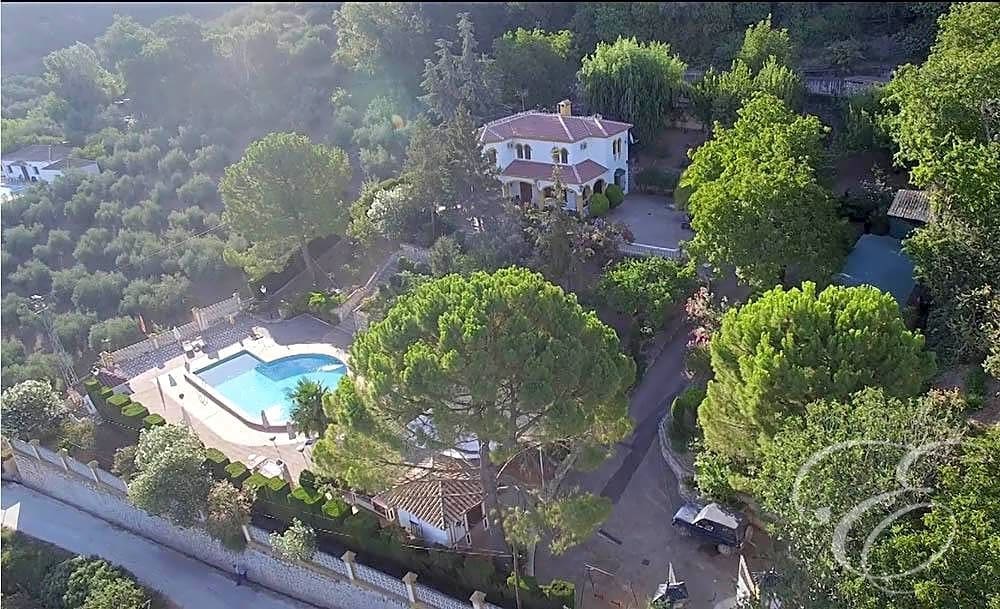 4 soveværelse Villa til salg i Carcabuey med swimmingpool garage - € 450.000 (Ref: 7433128)