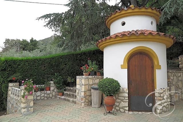 4 soveværelse Villa til salg i Carcabuey med swimmingpool garage - € 450.000 (Ref: 7433128)