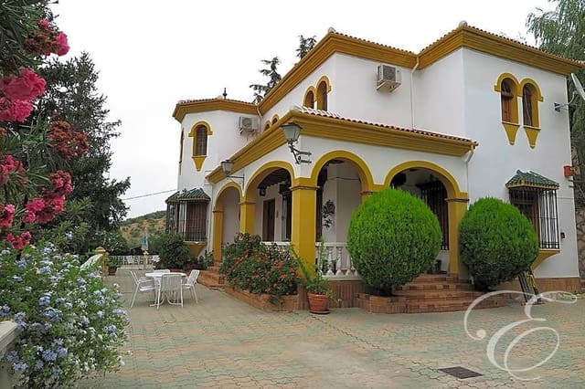 4 soveværelse Villa til salg i Carcabuey med swimmingpool garage - € 450.000 (Ref: 7433128)