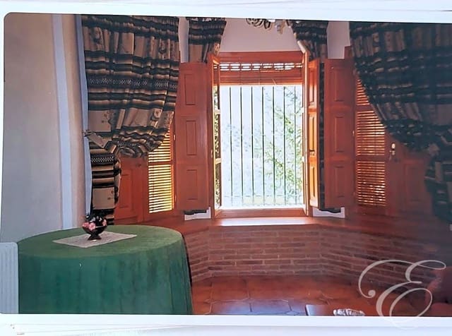 4 soveværelse Villa til salg i Carcabuey med swimmingpool garage - € 450.000 (Ref: 7433128)