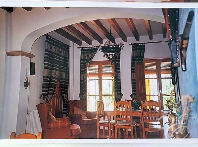 4 soveværelse Villa til salg i Carcabuey med swimmingpool garage - € 450.000 (Ref: 7433128)