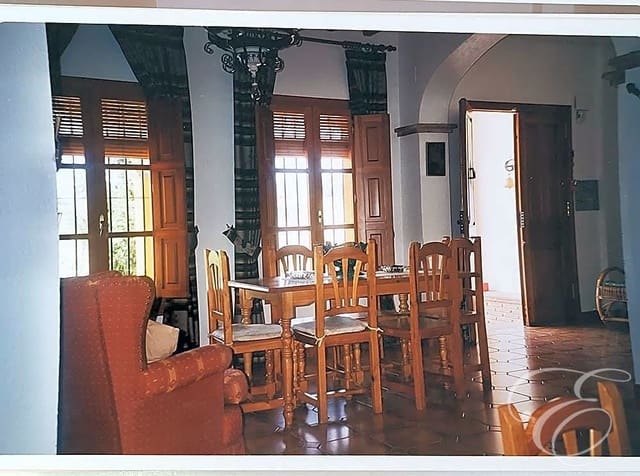 4 soveværelse Villa til salg i Carcabuey med swimmingpool garage - € 450.000 (Ref: 7433128)