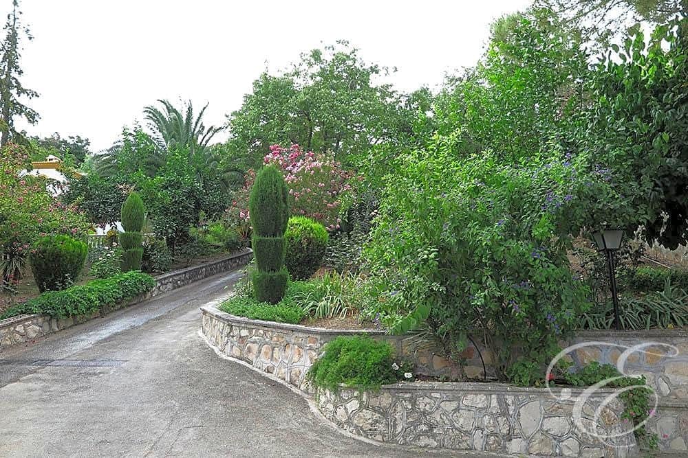 4 soveværelse Villa til salg i Carcabuey med swimmingpool garage - € 450.000 (Ref: 7433128)