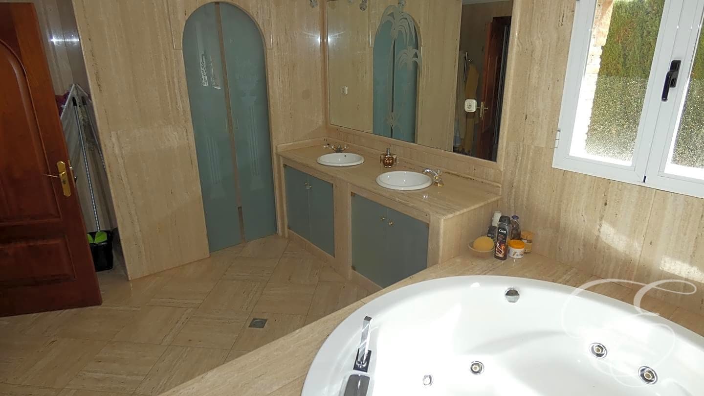 7 soveværelse Villa til salg i Padul med swimmingpool garage - € 350.000 (Ref: 7461299)