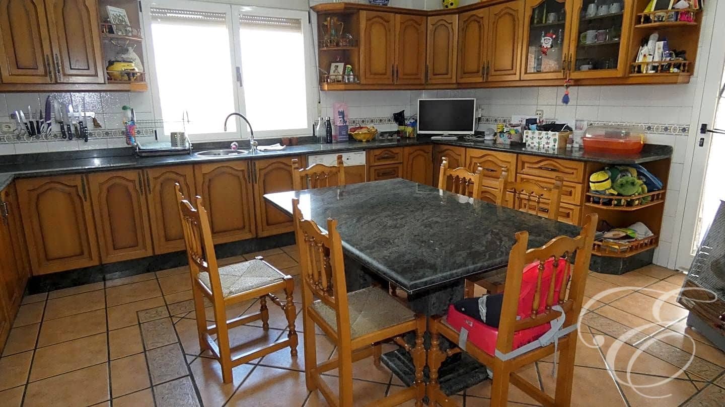 7 soveværelse Villa til salg i Padul med swimmingpool garage - € 350.000 (Ref: 7461299)