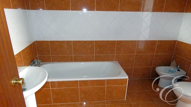 8 soveværelse Villa til salg i Colmenar med garage - € 188.700 (Ref: 7537312)