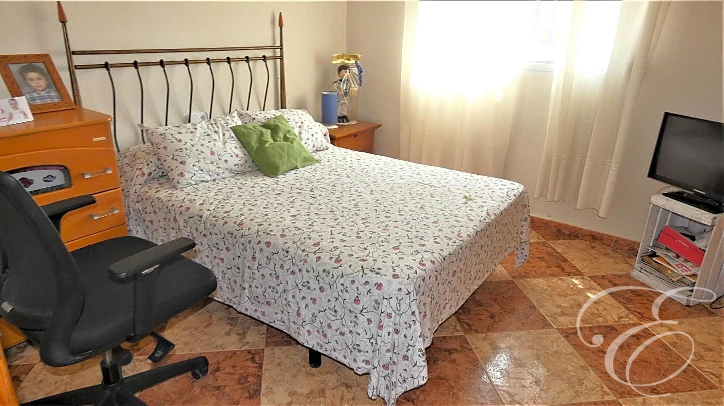 3 soverom Villa til salgs i Caleta de Velez med svømmebasseng garasje - € 380 000 (Ref: 7659704)