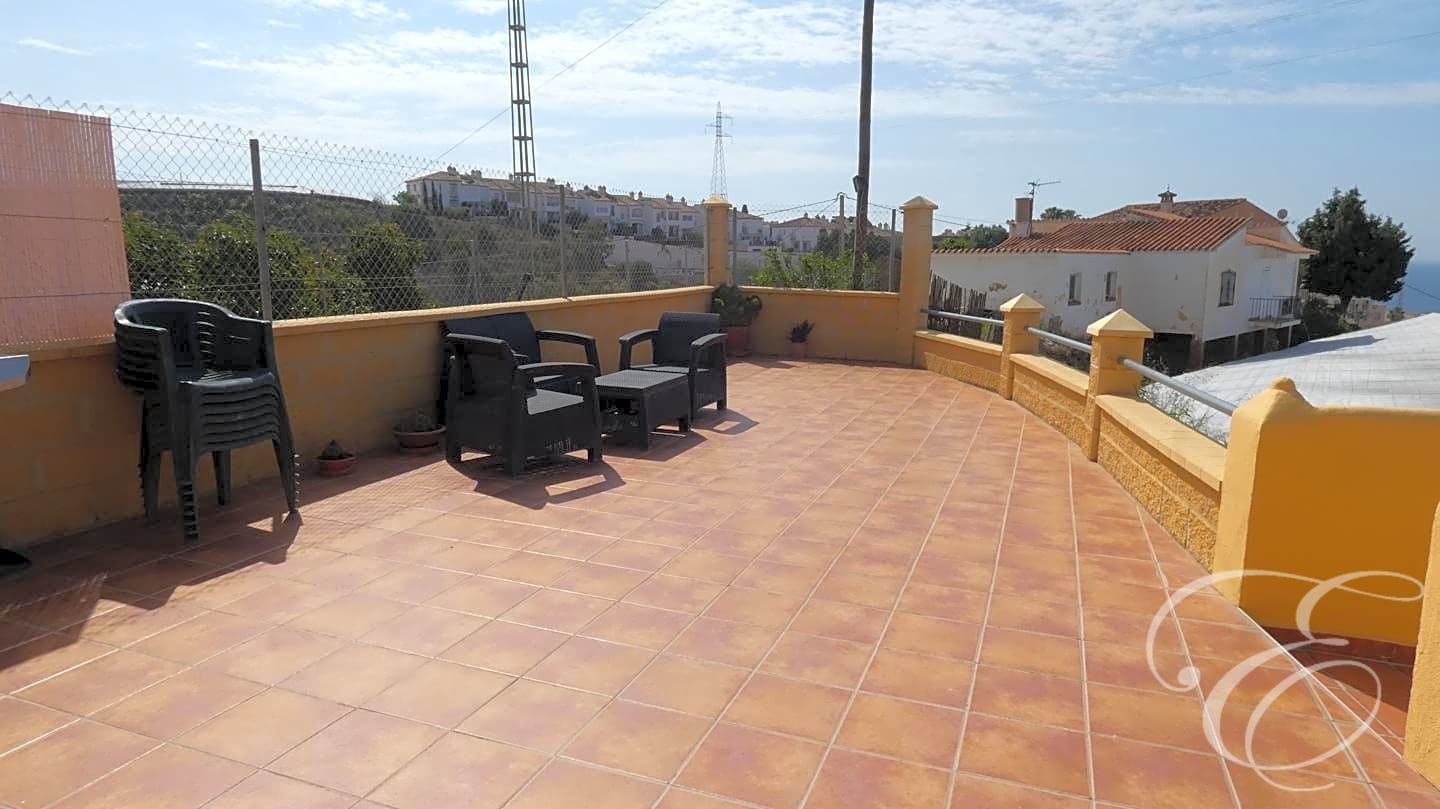 3 soverom Villa til salgs i Caleta de Velez med svømmebasseng garasje - € 380 000 (Ref: 7659704)