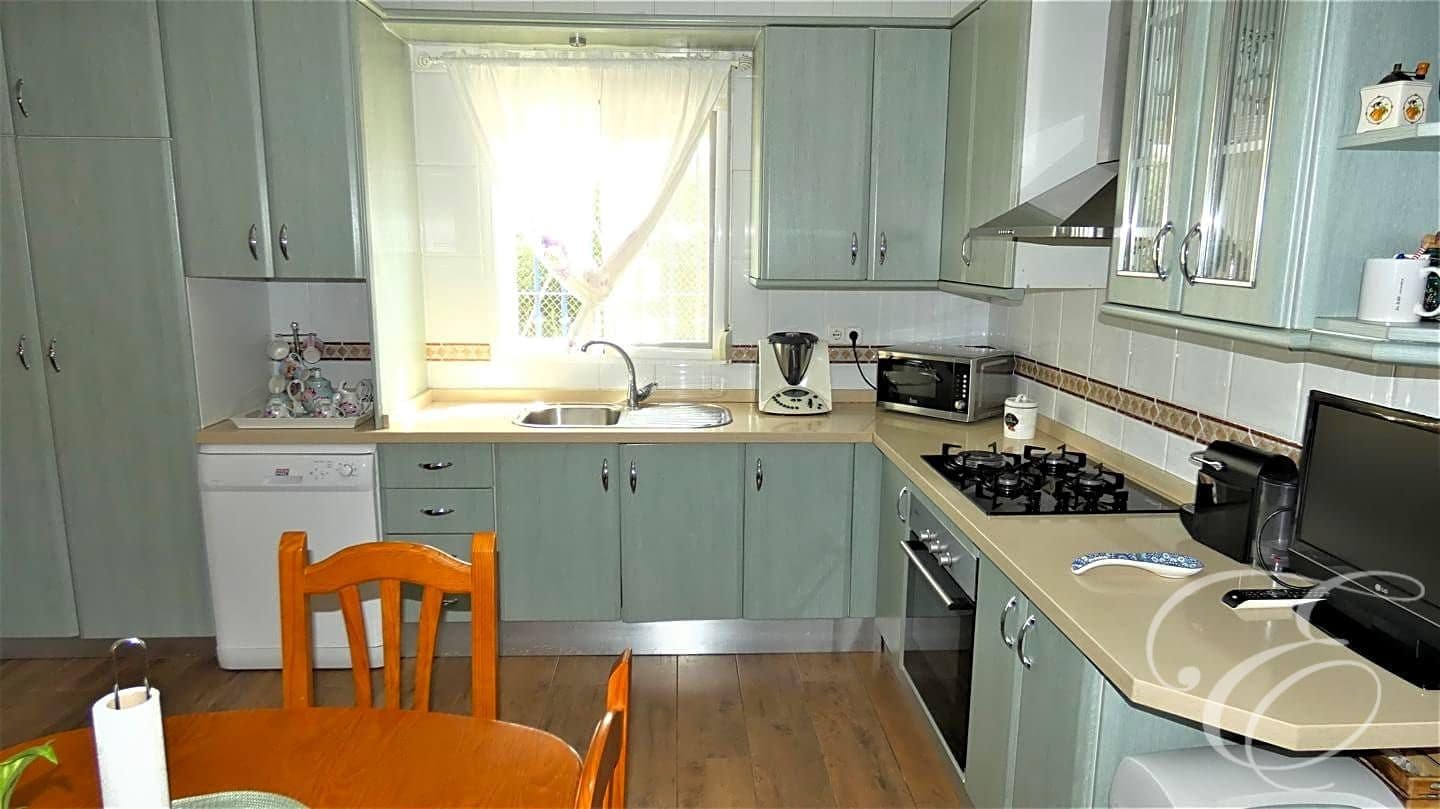 3 soverom Villa til salgs i Caleta de Velez med svømmebasseng garasje - € 380 000 (Ref: 7659704)