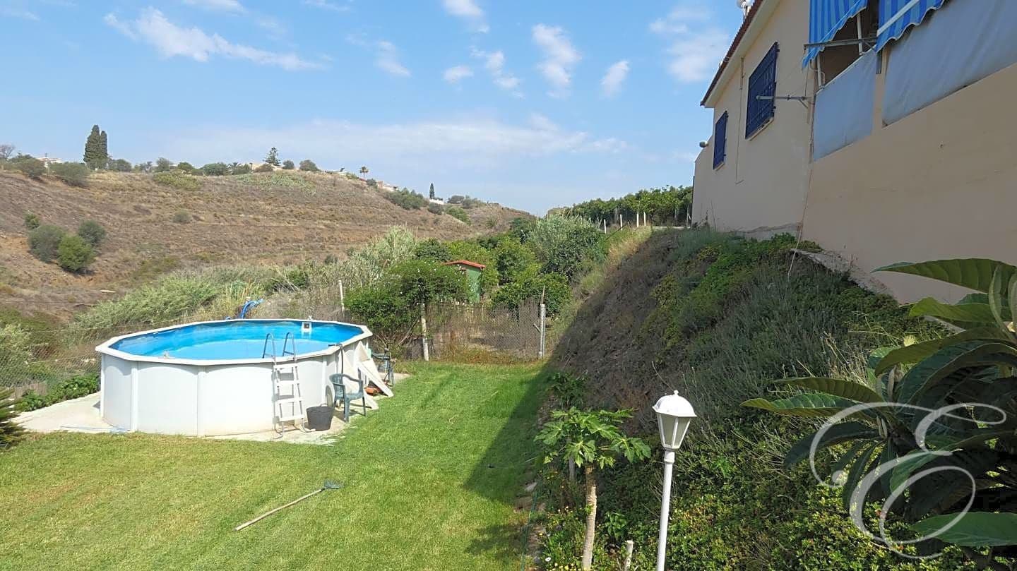 3 soverom Villa til salgs i Caleta de Velez med svømmebasseng garasje - € 380 000 (Ref: 7659704)