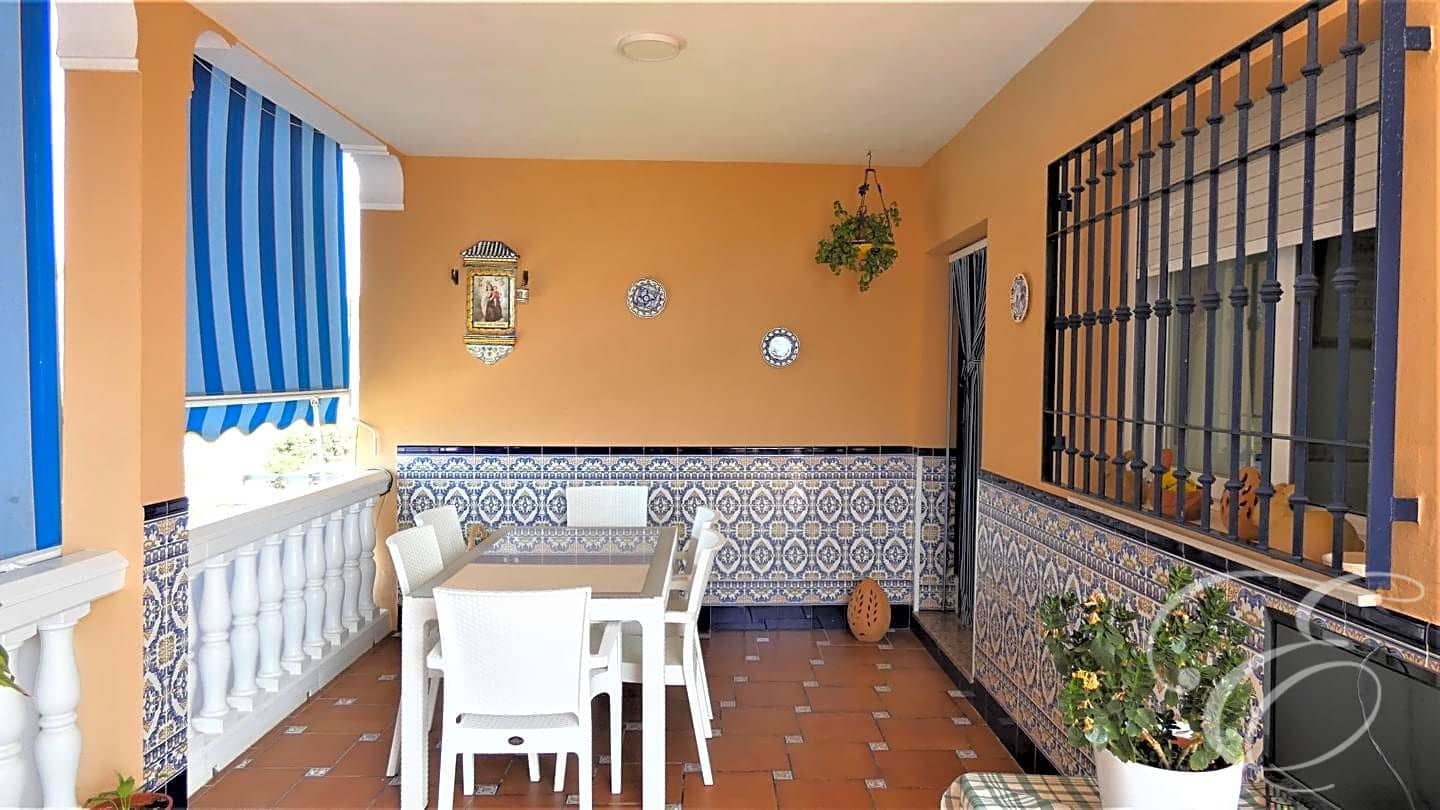 3 soverom Villa til salgs i Caleta de Velez med svømmebasseng garasje - € 380 000 (Ref: 7659704)