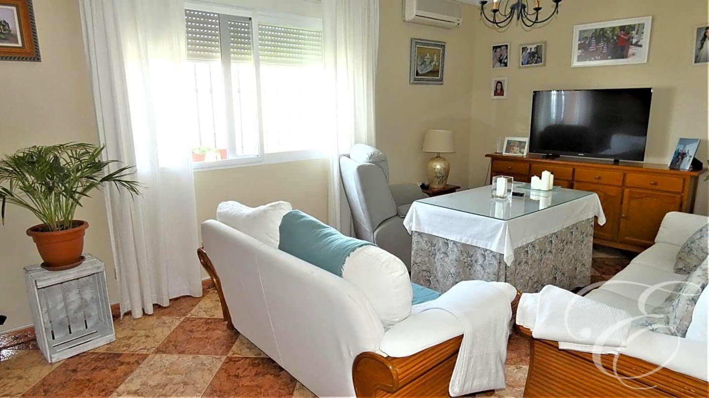 3 soverom Villa til salgs i Caleta de Velez med svømmebasseng garasje - € 380 000 (Ref: 7659704)