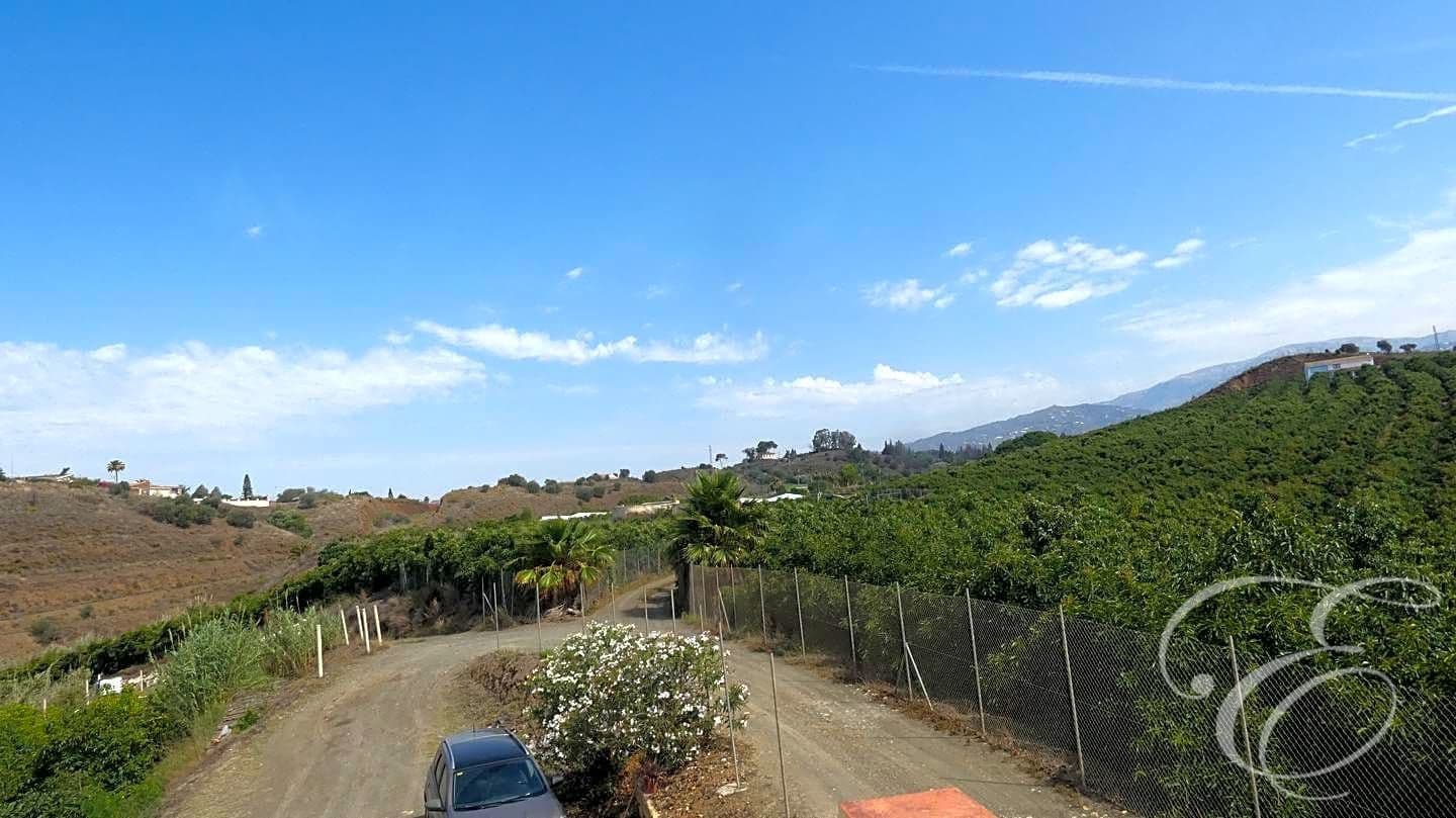 3 soverom Villa til salgs i Caleta de Velez med svømmebasseng garasje - € 380 000 (Ref: 7659704)