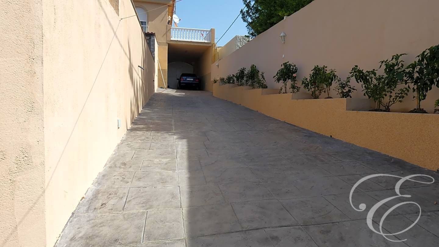 3 Zimmer Villa zu verkaufen in Salobrena mit Pool Garage - 950.000 € (Ref: 7766814)