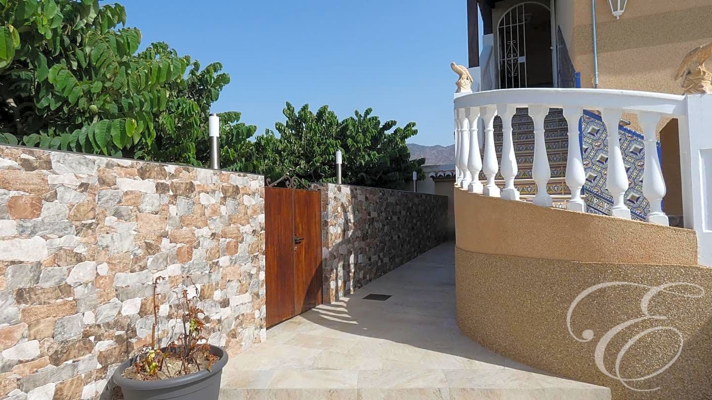 3 Zimmer Villa zu verkaufen in Salobrena mit Pool Garage - 950.000 € (Ref: 7766814)