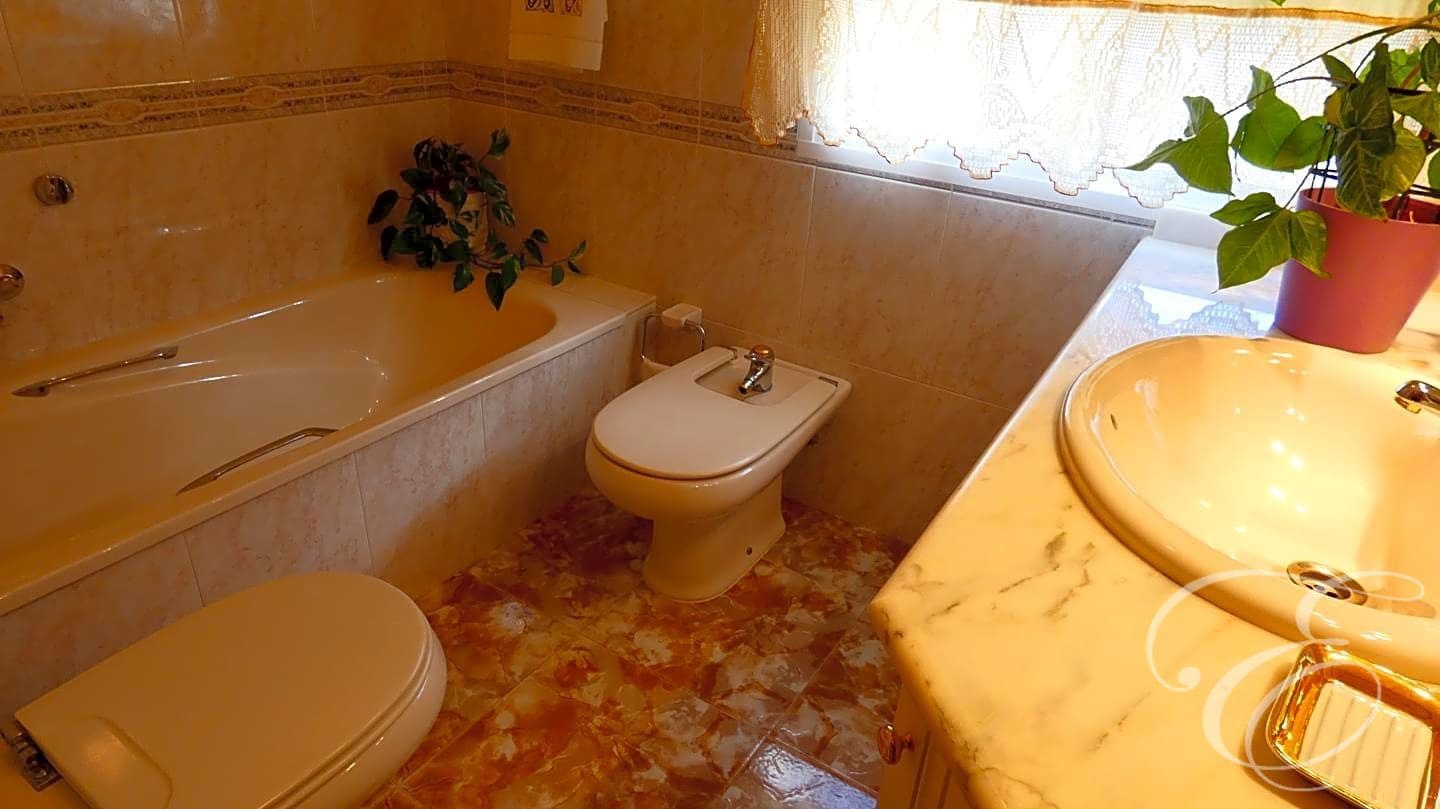 3 Zimmer Villa zu verkaufen in Salobrena mit Pool Garage - 950.000 € (Ref: 7766814)