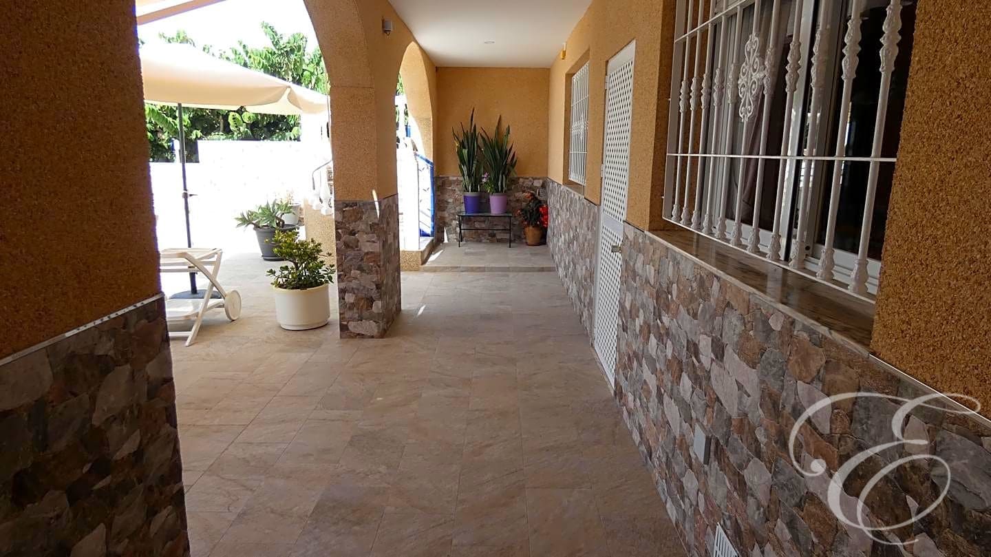 3 Zimmer Villa zu verkaufen in Salobrena mit Pool Garage - 950.000 € (Ref: 7766814)