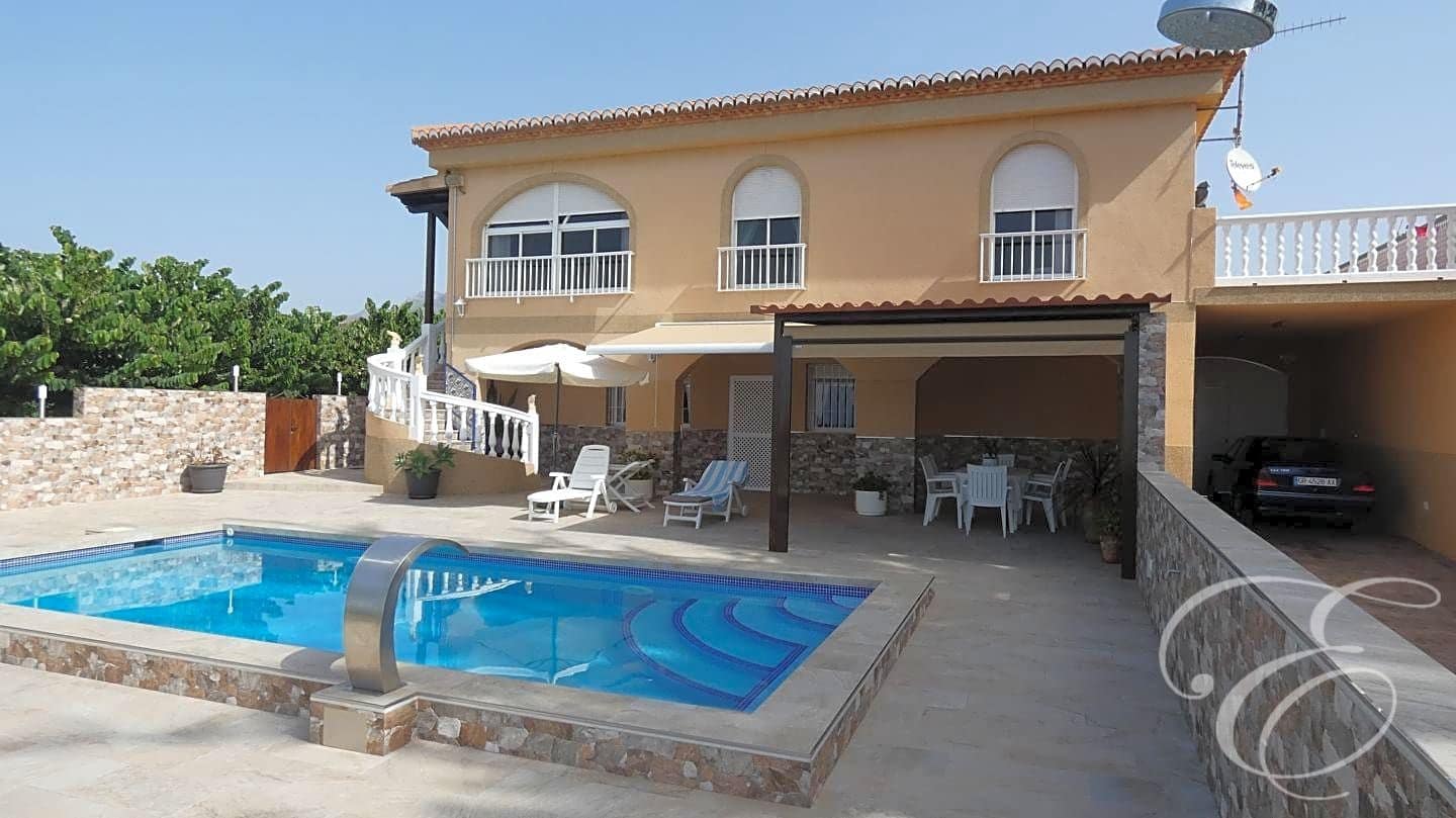 3 Zimmer Villa zu verkaufen in Salobrena mit Pool Garage - 950.000 € (Ref: 7766814)