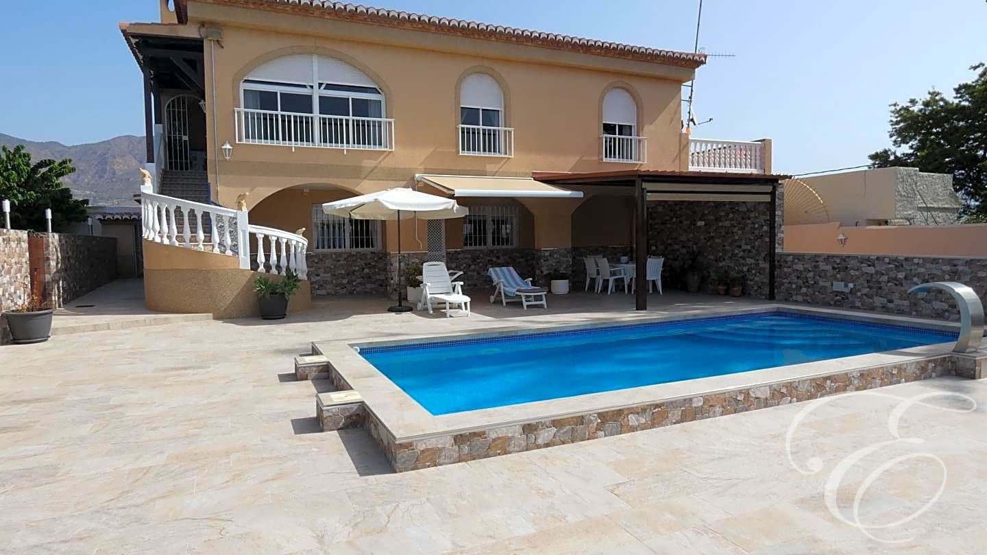 3 Zimmer Villa zu verkaufen in Salobrena mit Pool Garage - 950.000 € (Ref: 7766814)