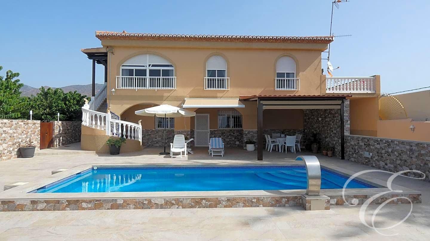 3 Zimmer Villa zu verkaufen in Salobrena mit Pool Garage - 950.000 € (Ref: 7766814)