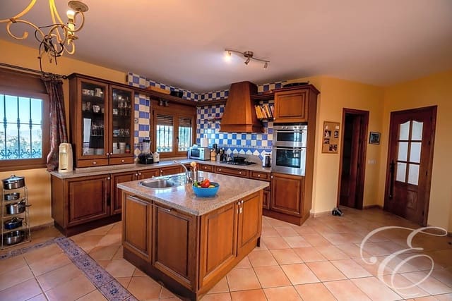 4 sypialnia Finka/Dom wiejski na sprzedaż w Periana z basenem garażem - 729 000 € (Ref: 7773655)