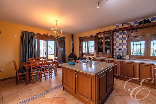 4 sypialnia Finka/Dom wiejski na sprzedaż w Periana z basenem garażem - 729 000 € (Ref: 7773655)