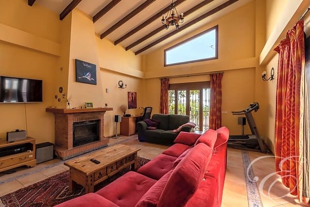 4 sypialnia Finka/Dom wiejski na sprzedaż w Periana z basenem garażem - 729 000 € (Ref: 7773655)