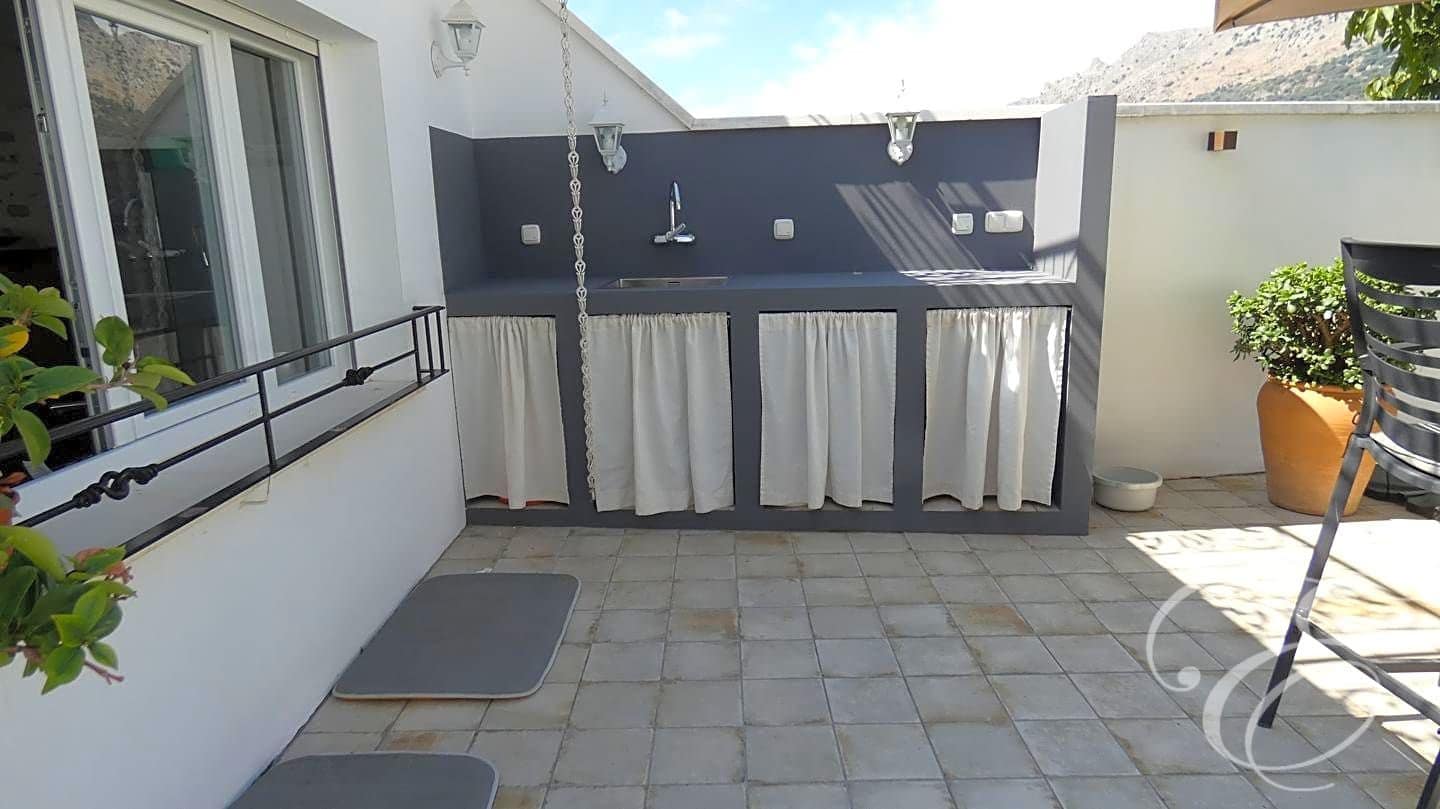 5 soveværelse Villa til salg i Alfarnatejo med swimmingpool - € 450.000 (Ref: 7802594)