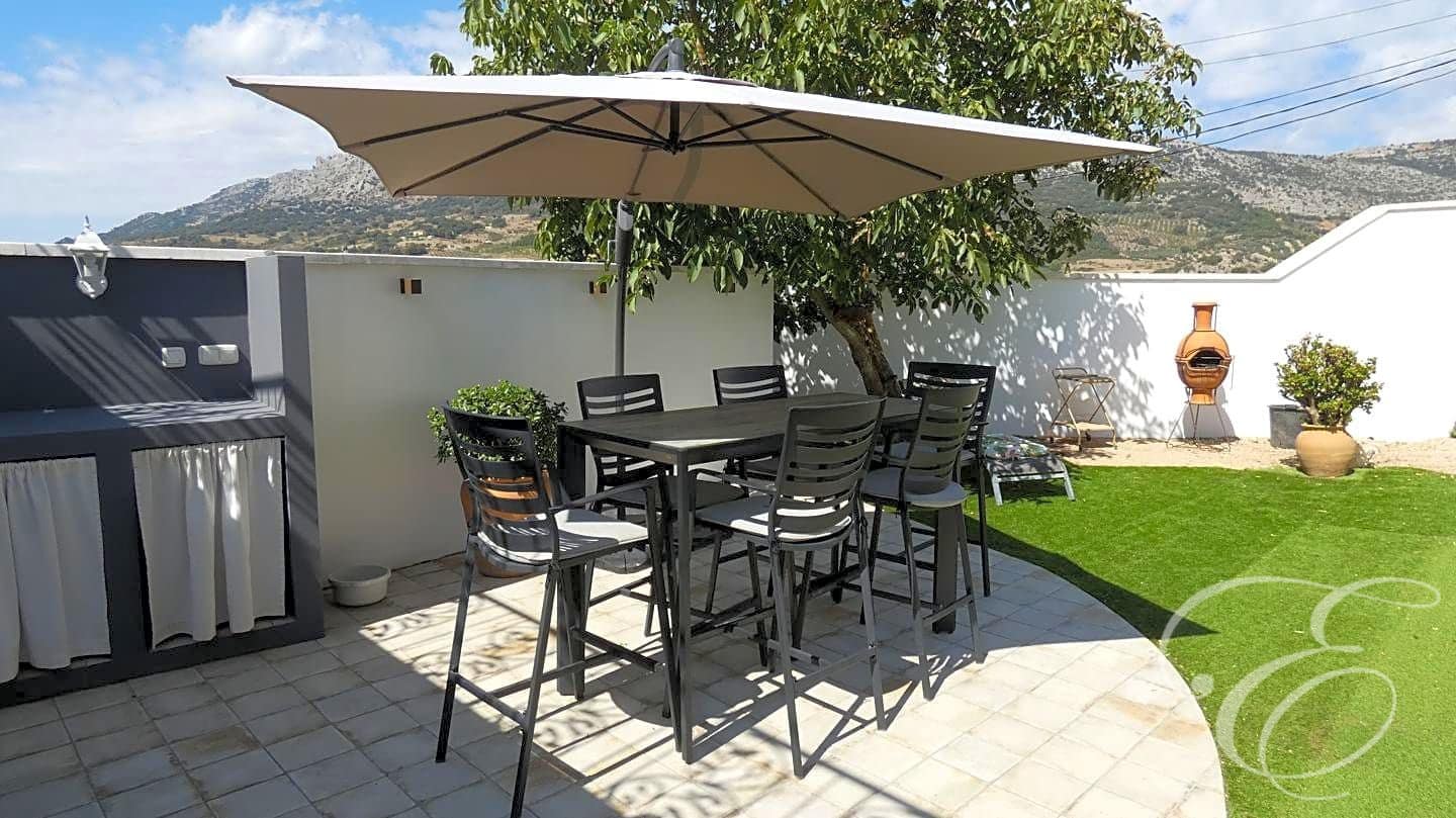 5 soveværelse Villa til salg i Alfarnatejo med swimmingpool - € 450.000 (Ref: 7802594)