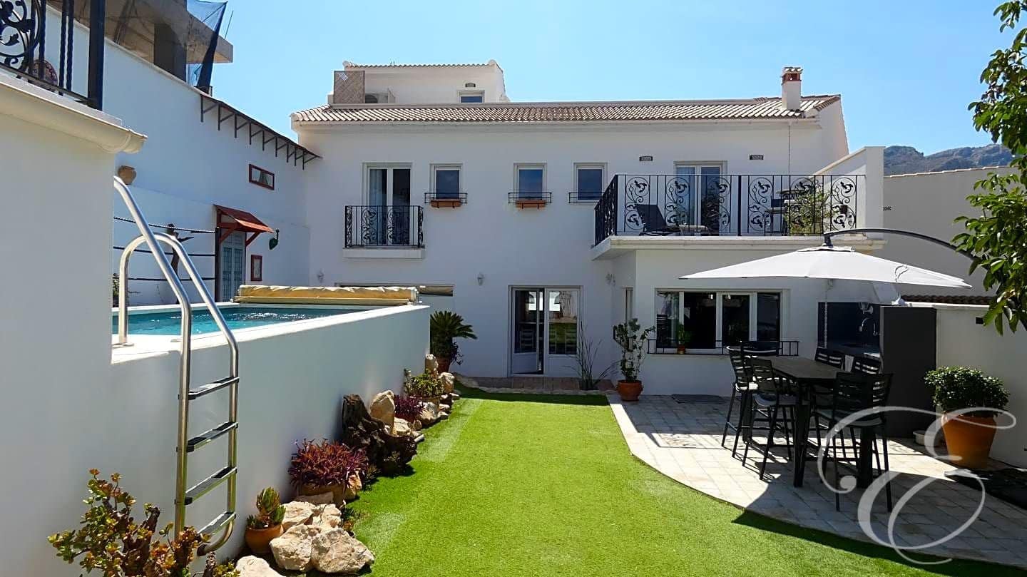 5 soveværelse Villa til salg i Alfarnatejo med swimmingpool - € 450.000 (Ref: 7802594)