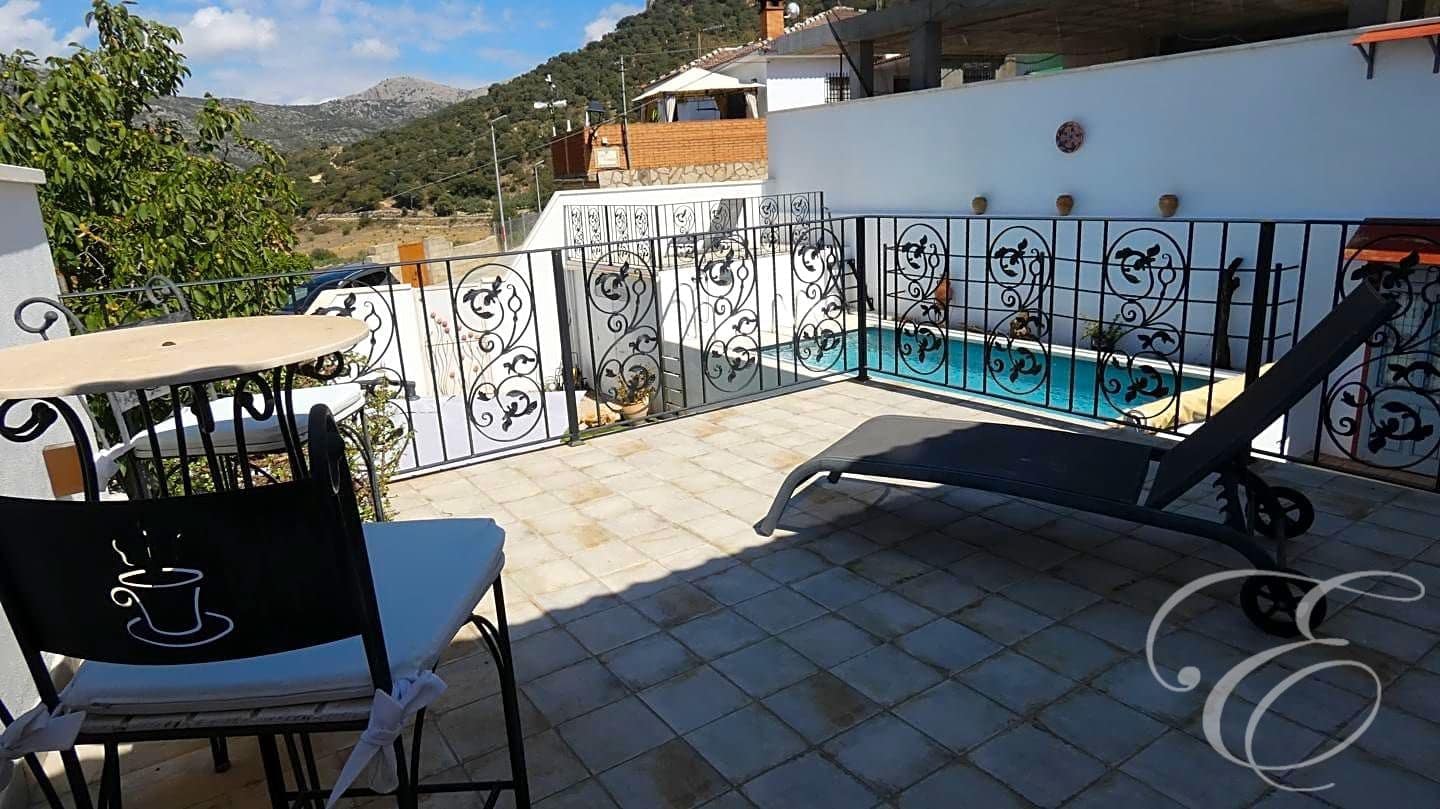 5 soveværelse Villa til salg i Alfarnatejo med swimmingpool - € 450.000 (Ref: 7802594)