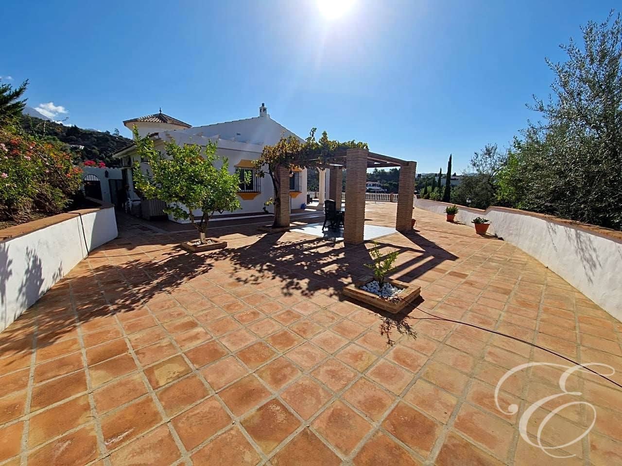 3 bedroom Villa for sale in Viñuela with pool garage € 385,000 (Ref