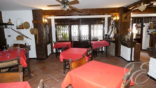 9 sypialnia Willa na sprzedaż w Alcaucín - 630 000 € (Ref: 7825062)