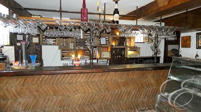 9 sypialnia Willa na sprzedaż w Alcaucín - 630 000 € (Ref: 7825062)