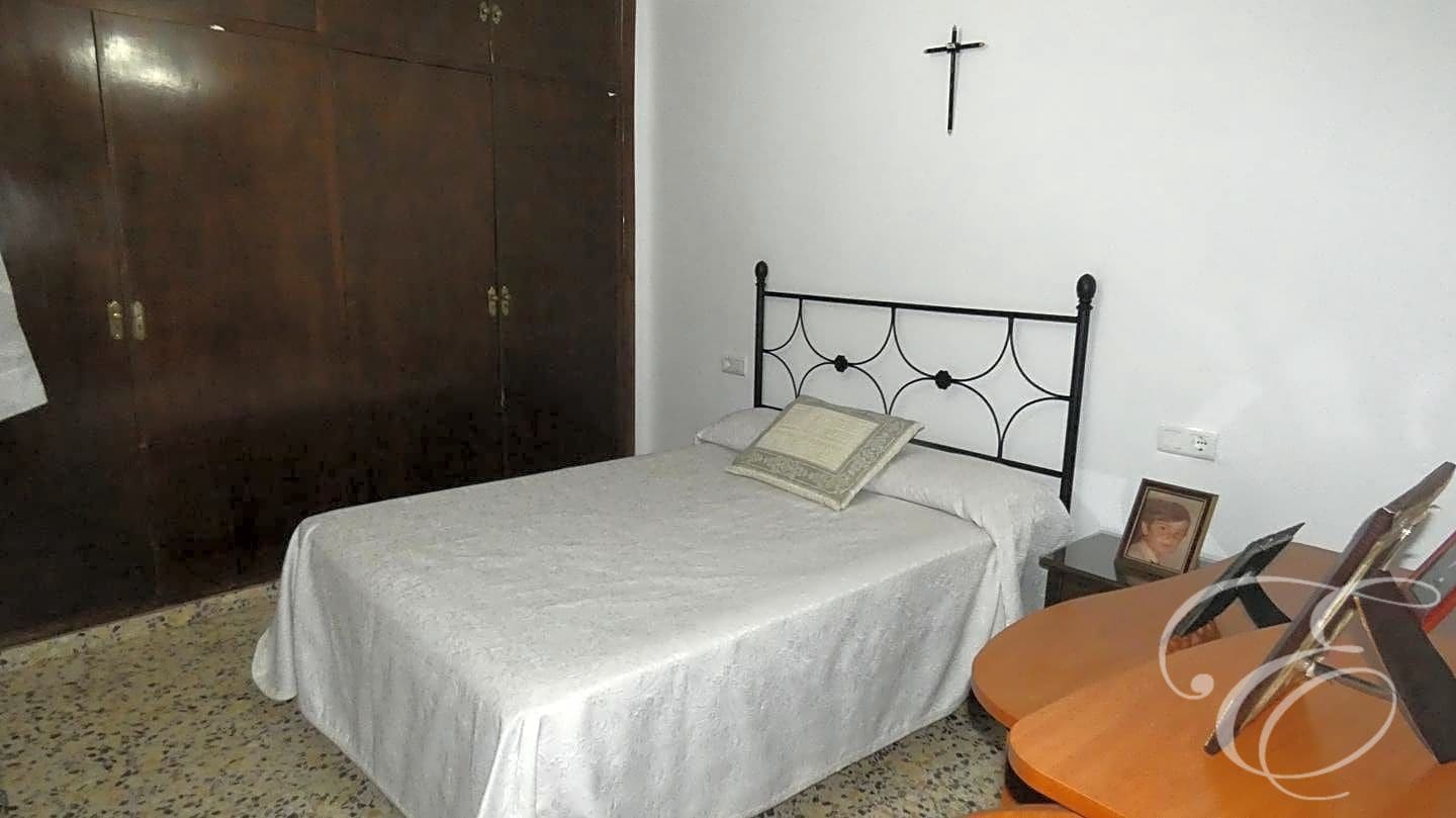 4 soveværelse Villa til salg i Velez-Malaga med garage - € 215.000 (Ref: 7864492)