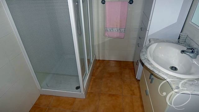 4 slaapkamer Villa te koop in Vélez-Málaga met garage - € 215.000 (Ref: 7864492)