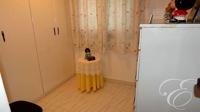 4 slaapkamer Villa te koop in Vélez-Málaga met garage - € 215.000 (Ref: 7864492)