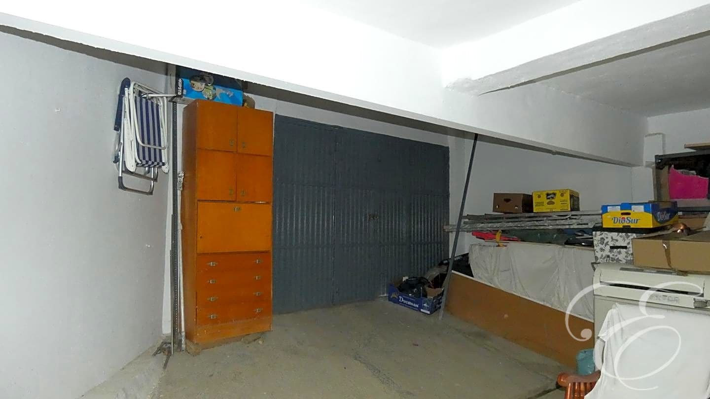 4 soveværelse Villa til salg i Velez-Malaga med garage - € 215.000 (Ref: 7864492)