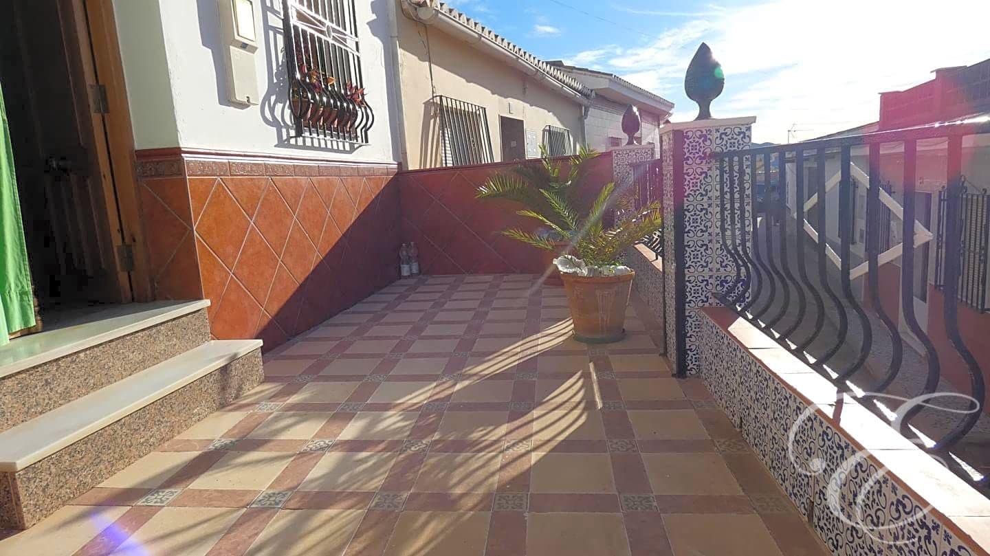4 soveværelse Villa til salg i Velez-Malaga med garage - € 215.000 (Ref: 7864492)