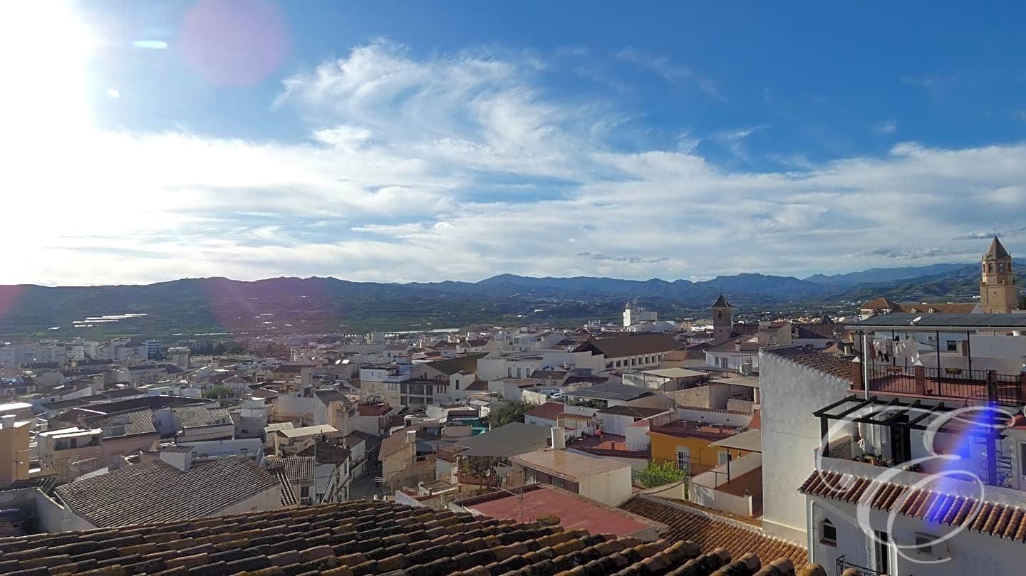 4 soveværelse Villa til salg i Velez-Malaga med garage - € 215.000 (Ref: 7864492)