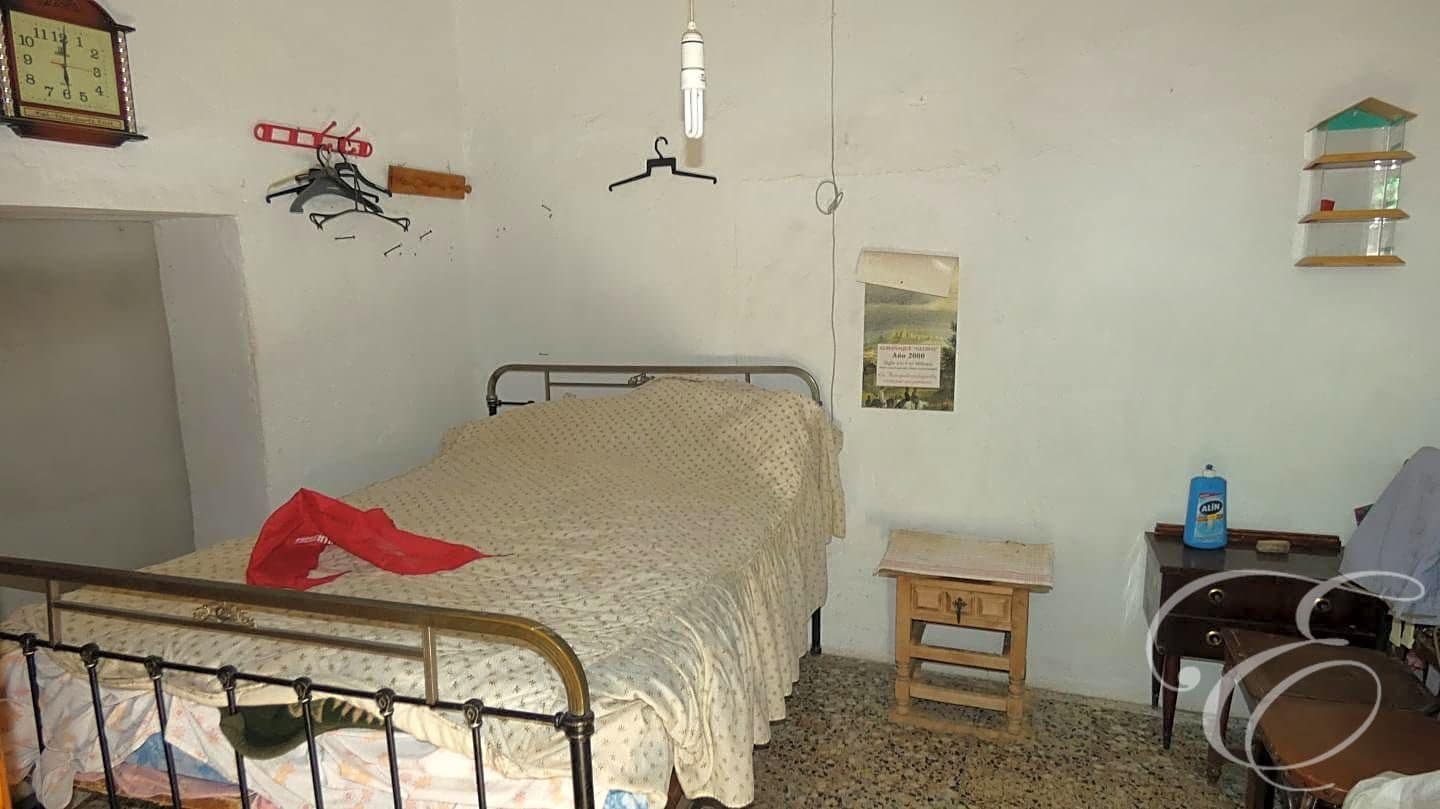 6 slaapkamer Villa te koop in Vinuela - € 158.500 (Ref: 7891136)